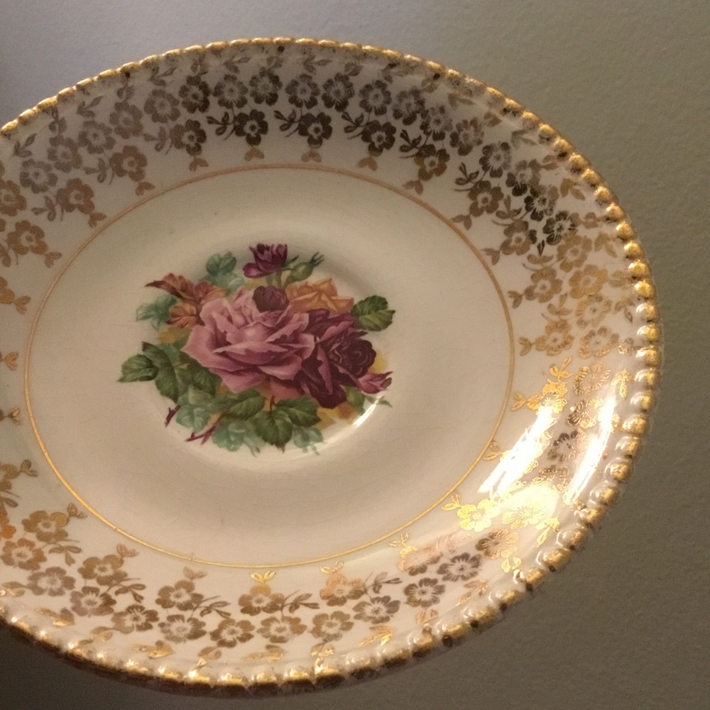 Vintage 22 Kt. Gold Roses plates almost 6 in. Width, set of 8 - Picture 11 of 15